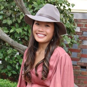 Meet your Posher, Kayla